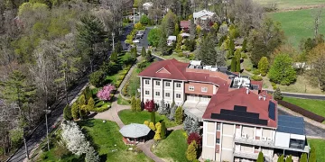FETÖ elebaşının mezarı camlarla çevrildi