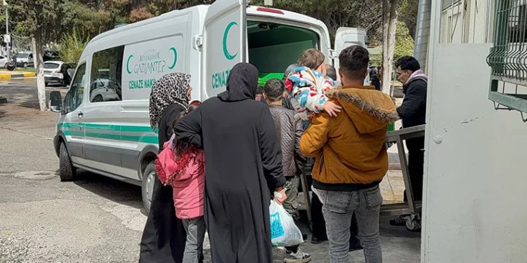 Gaziantep havalimanı girişindeki arbedede silah ateş aldı: 1’i polis 2 yaralı