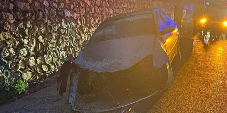 Bursa’da kontrolden çıkan otomobil bariyere çarptı: 3 yaralı
