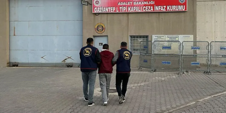 Kesinleşmiş cezası bulunan 2 şahıs yakalanarak tutuklandı