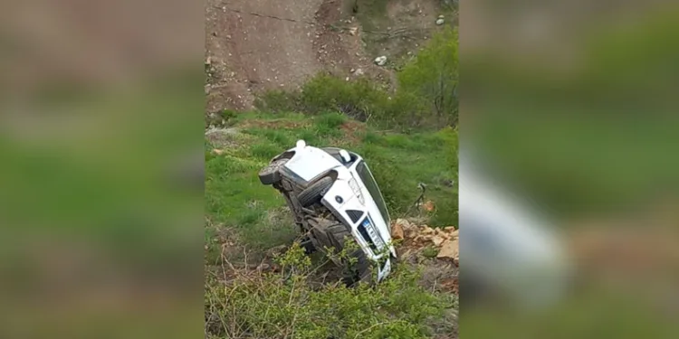 Elazığ’da otomobil yan yattı: 1 yaralı