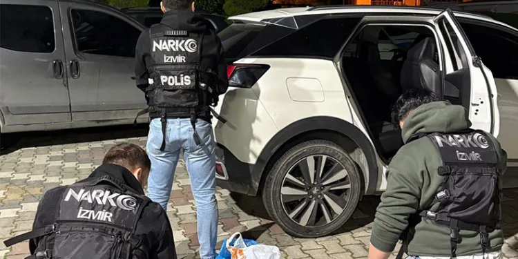 Torbalı’da polisin durdurduğu araçtan metamfetamin çıktı