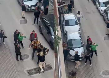 Bursa’da kadınlar birbirine girdi, mahalleli zor ayırdı