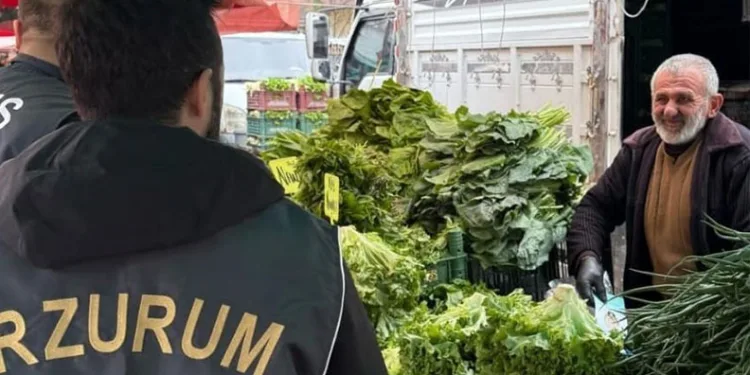 Freni patlayan arazöz otomobile ve üst geçit duvarına çarptı: 1 ölü, 1 yaralı