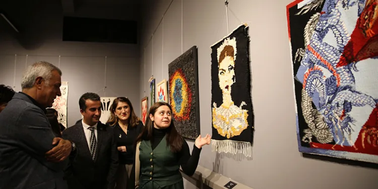 Alaca dokuma sergisi, müzede sergilendi