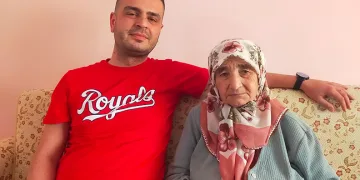 Yaşlı kadını tuzağa düşürüp altınlarını çaldılar