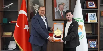 Kağan Mehmet Usta’ya Teşekkür Plaketi