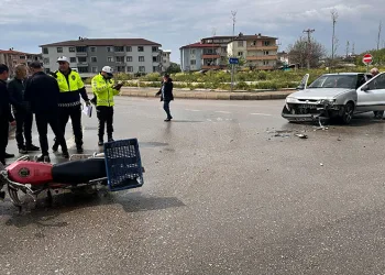 İznik’te otomobil ile motosiklet çarpıştı:1 yaralı
