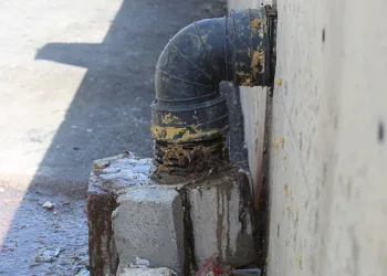 Bursa’da foseptik borusu mahalleyi canından bezdirdi
