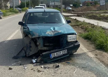 Bursa’da traktör ile otomobil çarpıştı: 3 yaralı