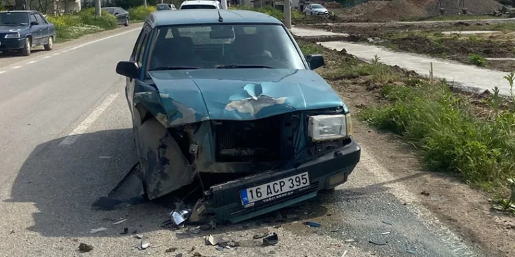 Bursa’da traktör ile otomobil çarpıştı: 3 yaralı