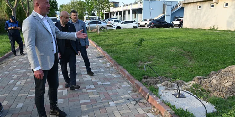 Atatürk Kültür Parkı aydınlatılıyor