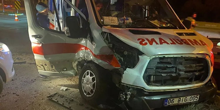 Sürücüler arasında ‘yol verme’ kavgası: 2 yaralı