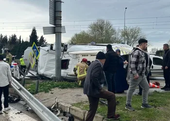 Bursa’da servis bariyerlere çarptı: 1 bebek hayatını kaybetti