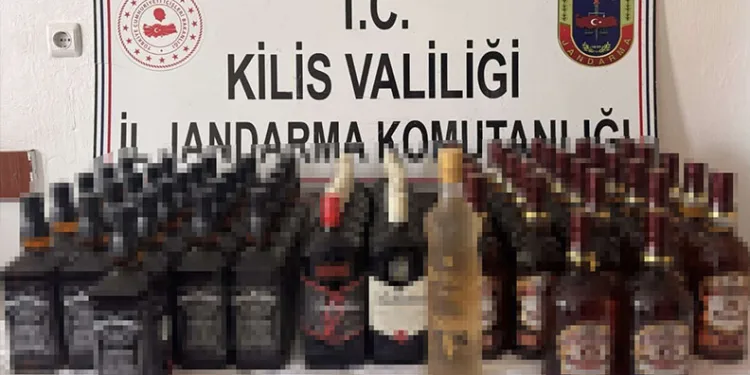 Kazada yaralanan baba, ağlayan oğlunun elini tutarak sakinleştirdi