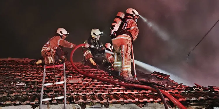 Ticari taksi ile ATV çarpıştı: 2 yaralı
