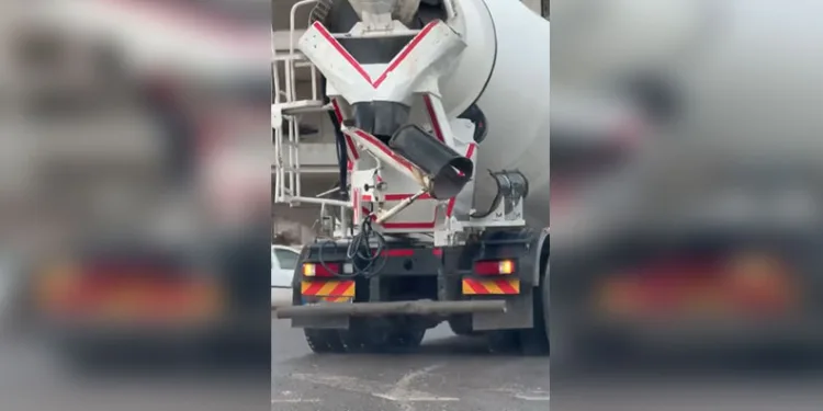 Çöp ayrıştırma tesisinde makineye sıkışan genç, son yolculuğuna uğurlandı