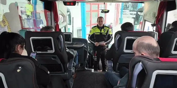 Çaldığı otomobille kuyumcu soyan hırsız otomobili çaldığı işyerine geri bıraktı