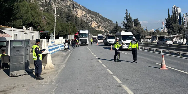 Jandarmadan servis araçlarına denetim