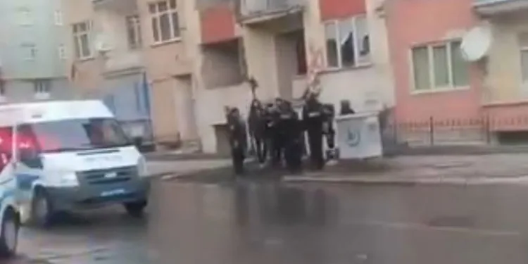 Sürücüler arasında ‘yol verme’ kavgası: 2 yaralı