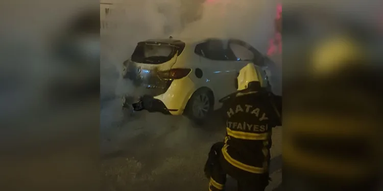 Çaldığı ziynet eşyaları ve paralarla kaçamadan polise yakalandı