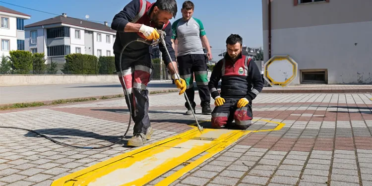 İnegöl’de okul bahçelerine bahar geldi