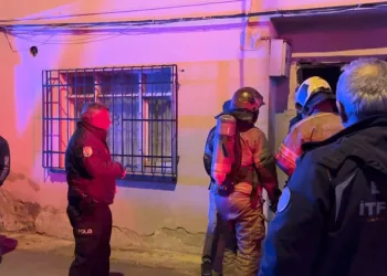 Bursa’da iki katlı evde yangın paniği