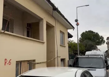 Bursa’da yoldun karşısına geçerken otomobilin çarptığı yaşlı adam hayatını kaybetti