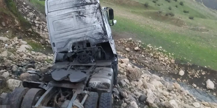 Kontrolden çıkan otomobil üst geçide çarptı: 1 yaralı