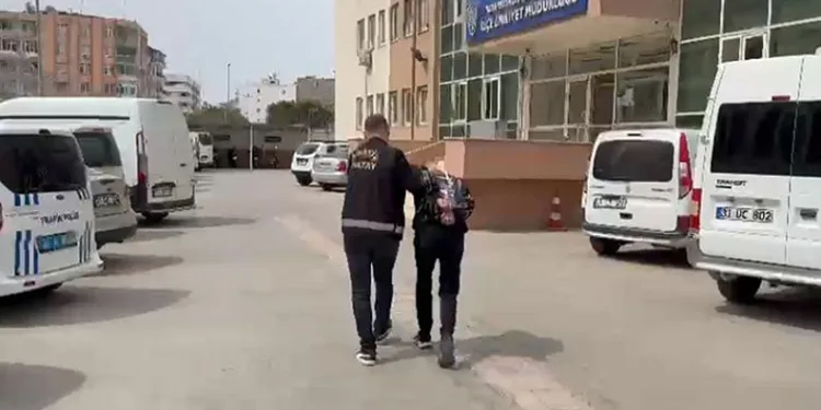 Çaldığı otomobille kuyumcu soyan hırsız otomobili çaldığı işyerine geri bıraktı