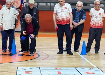 Bursa’da yaşlı sporcular birbiriyle yarıştı