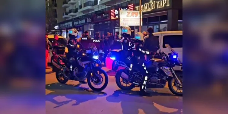 Otomobile 8 göçmen sığdıran şahıs tutuklandı