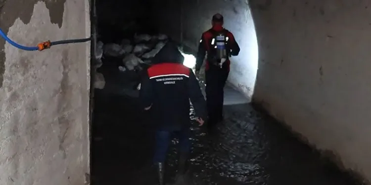 Aksaray’da 2 hafif ticari araç çarpıştı: 1 yaralı