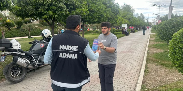 Otomobile 8 göçmen sığdıran şahıs tutuklandı