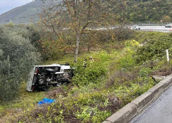 Bursa’da yoldun karşısına geçerken otomobilin çarptığı yaşlı adam hayatını kaybetti