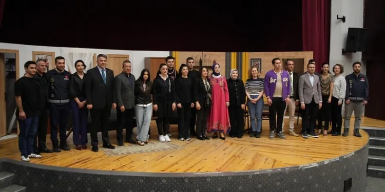 Ayvalık’ta uyuşturucu operasyonunda 28 kök kenevir ele geçirildi