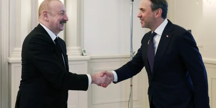 Şanlıurfa’da göçükte hayatını kaybeden 3 işçi gözyaşlarıyla defnedildi