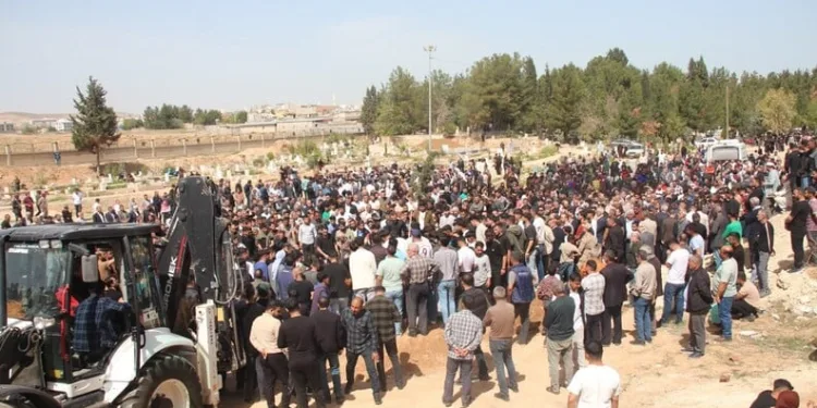 Şanlıurfa’da göçükte hayatını kaybeden 3 işçi gözyaşlarıyla defnedildi