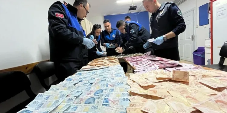 Kuzey Kore lideri Kim, savaş provasını andıran özel kuvvetler tatbikatını denetledi