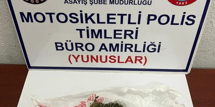 Kuzey Kore lideri Kim, savaş provasını andıran özel kuvvetler tatbikatını denetledi