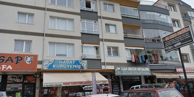 Ankara’da apartman boşluğuna düşen kız çocuğu hayatını kaybetti