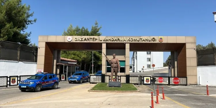 Ankara’da apartman boşluğuna düşen kız çocuğu hayatını kaybetti