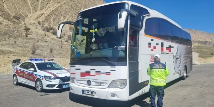 Kars’ta öğrenci servisleri denetlendi