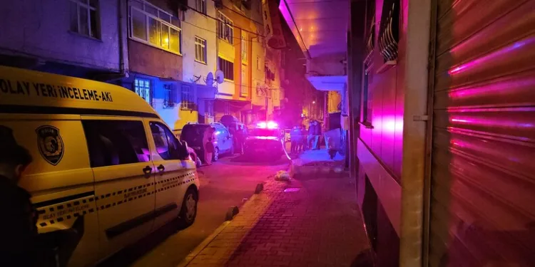 Polis, uygulama noktasını görünce geri geri kaçan aracı koşarak böyle yakaladı