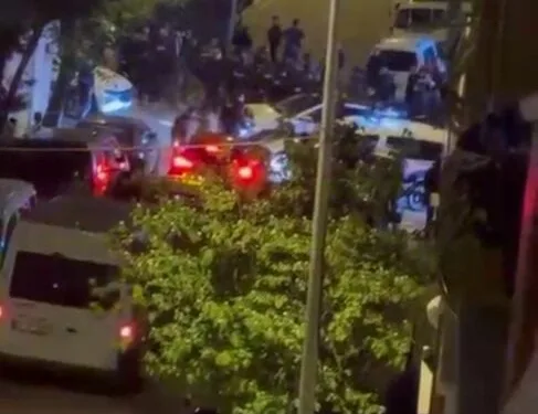 Polis, uygulama noktasını görünce geri geri kaçan aracı koşarak böyle yakaladı