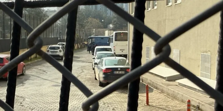 Sürücüsü kalp krizi geçiren otomobil ağaca çarptı: 1 ölü