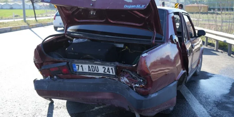 Sürücüsü kalp krizi geçiren otomobil ağaca çarptı: 1 ölü