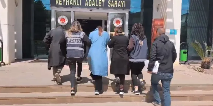 İlaçlama yaparken devrilen traktörün altında kalan yaşlı adam hayatını kaybetti