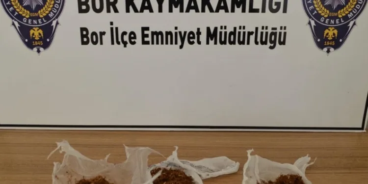 İlaçlama yaparken devrilen traktörün altında kalan yaşlı adam hayatını kaybetti