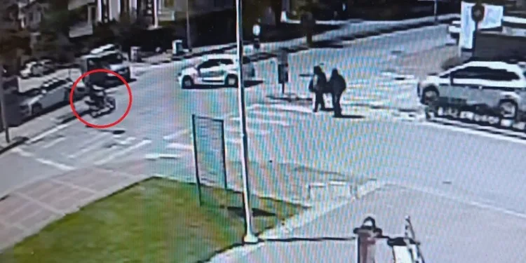İlaçlama yaparken devrilen traktörün altında kalan yaşlı adam hayatını kaybetti